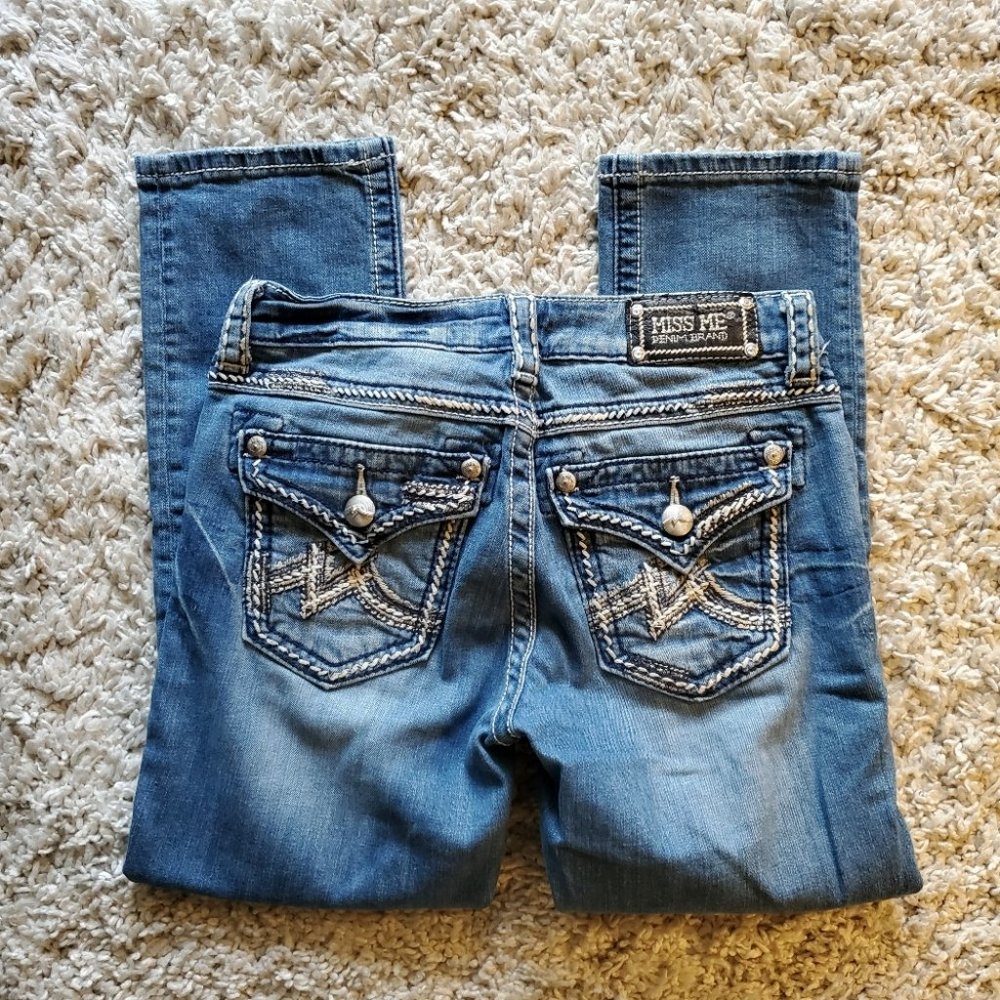 MISS  ME | NWOT Boyfriend Capri Distressed Medium Wash Denim Jeans (Size 25) - Picture 2 of 9